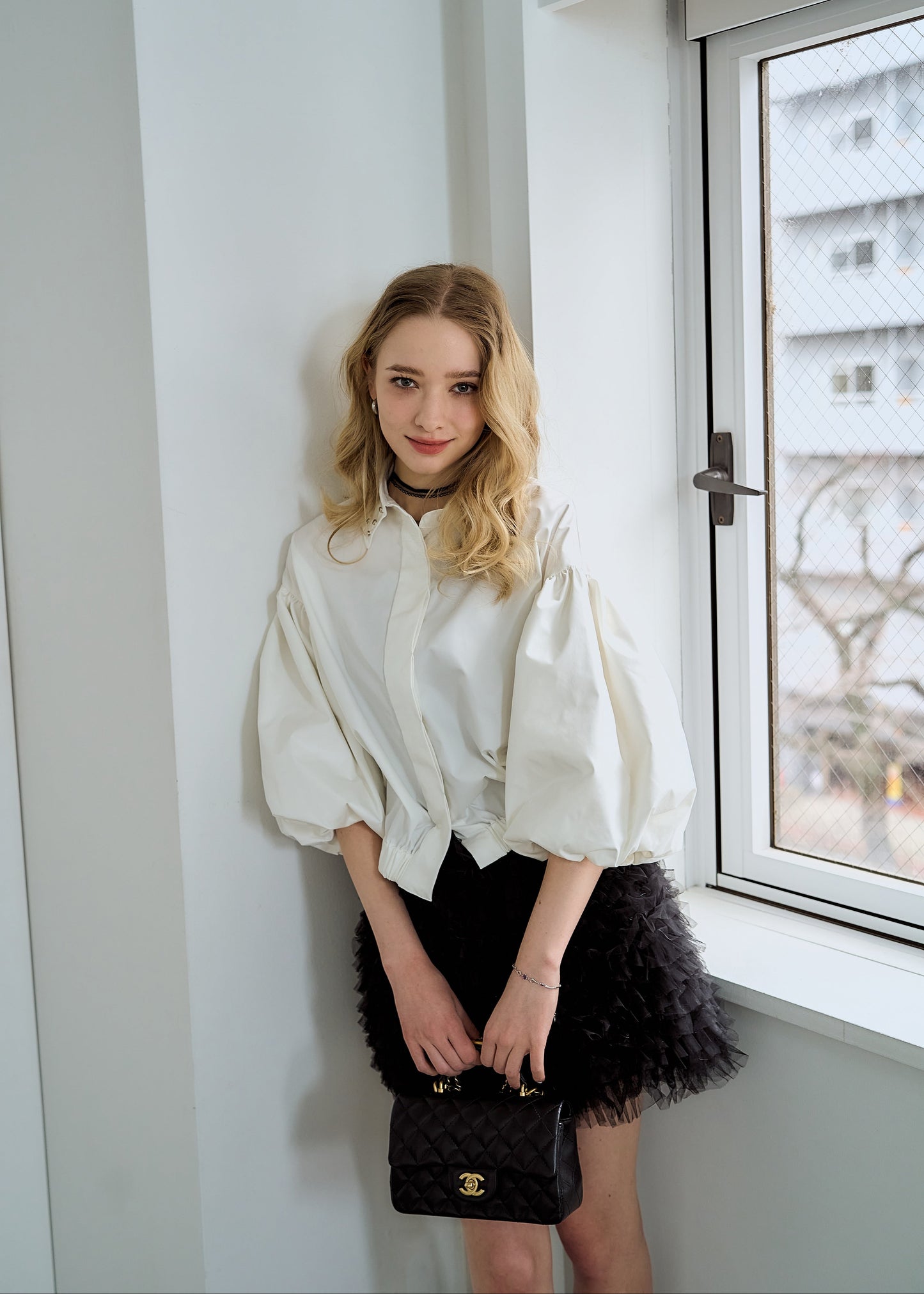 スタッズカラー・バルーンスリーブクロップドシャツ