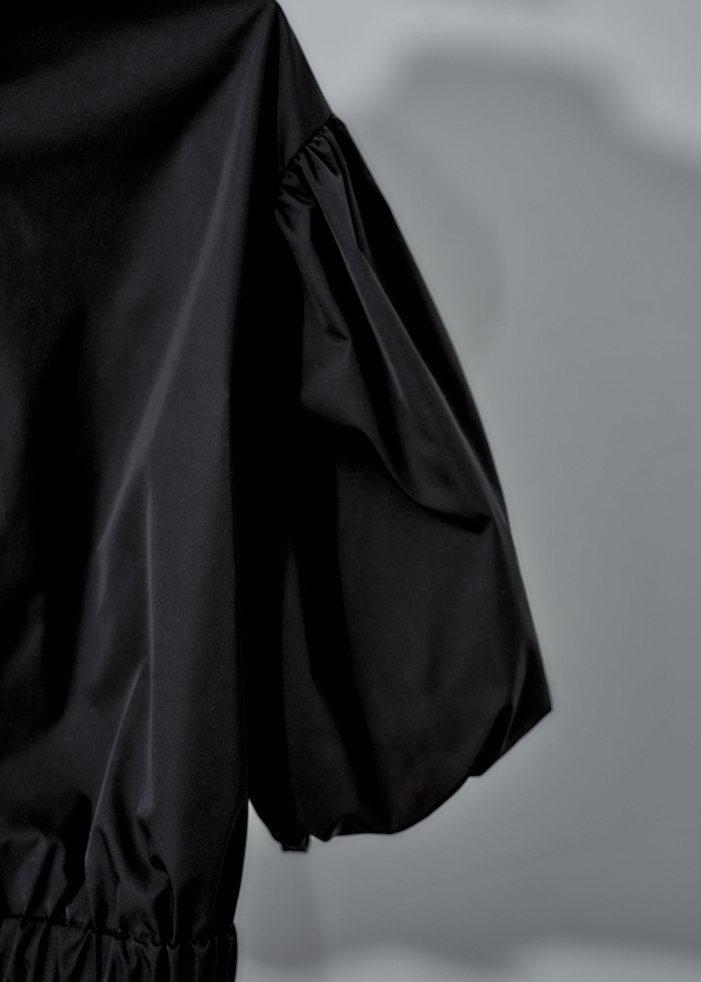 スタッズカラー・バルーンスリーブクロップドシャツ